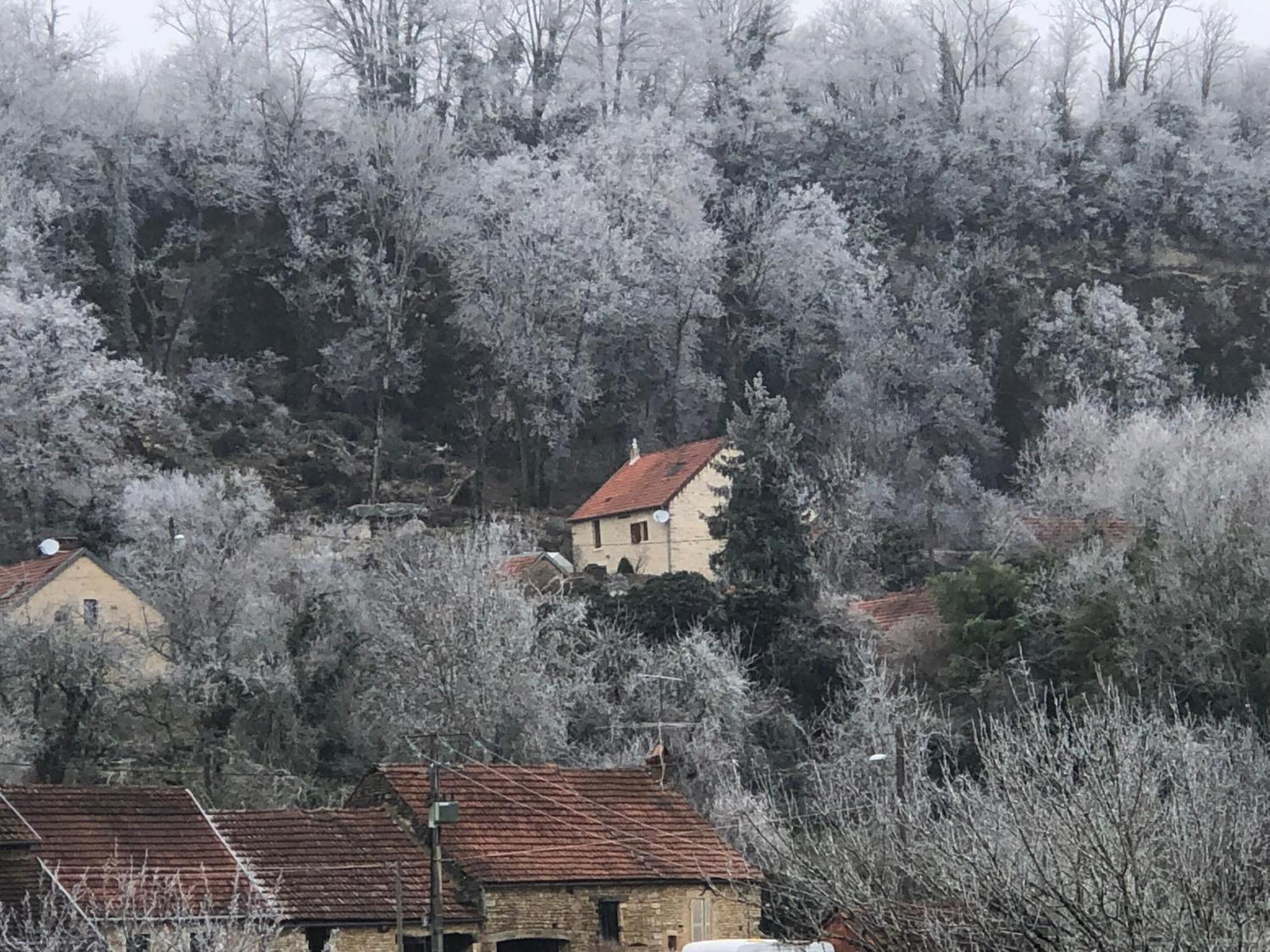 Les Allumettes D'Ecorsaint Bagian luar foto